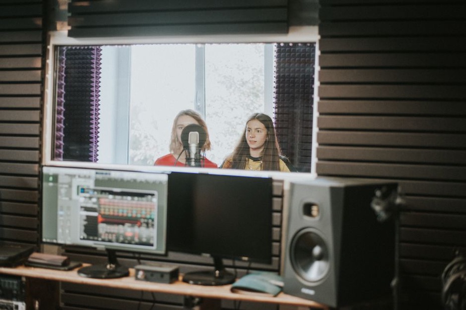 Jak skutecznie izolować akustycznie domowy system audio