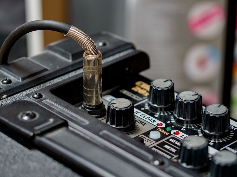 Jak radzić sobie z zakłóceniami RF w systemach audio
