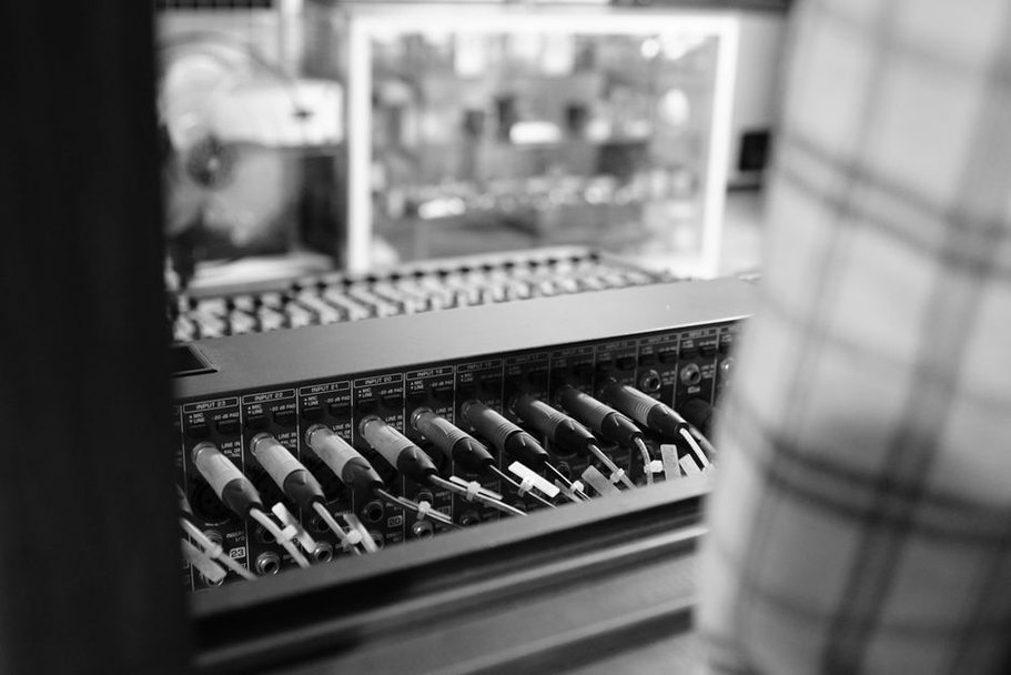 Profesjonalny sprzęt audio z przewodami balansowanymi