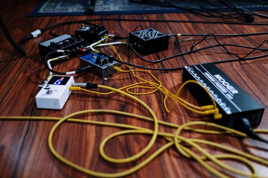 Jak zasilanie wpływa na jakość dźwięku w systemach audio