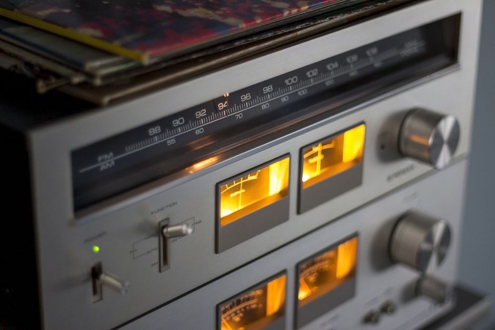 system stereo z hybrydowym wzmacniaczem