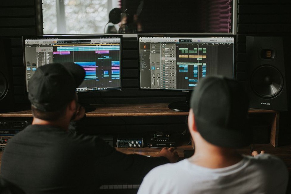 technik audio przy oprogramowaniu DSP