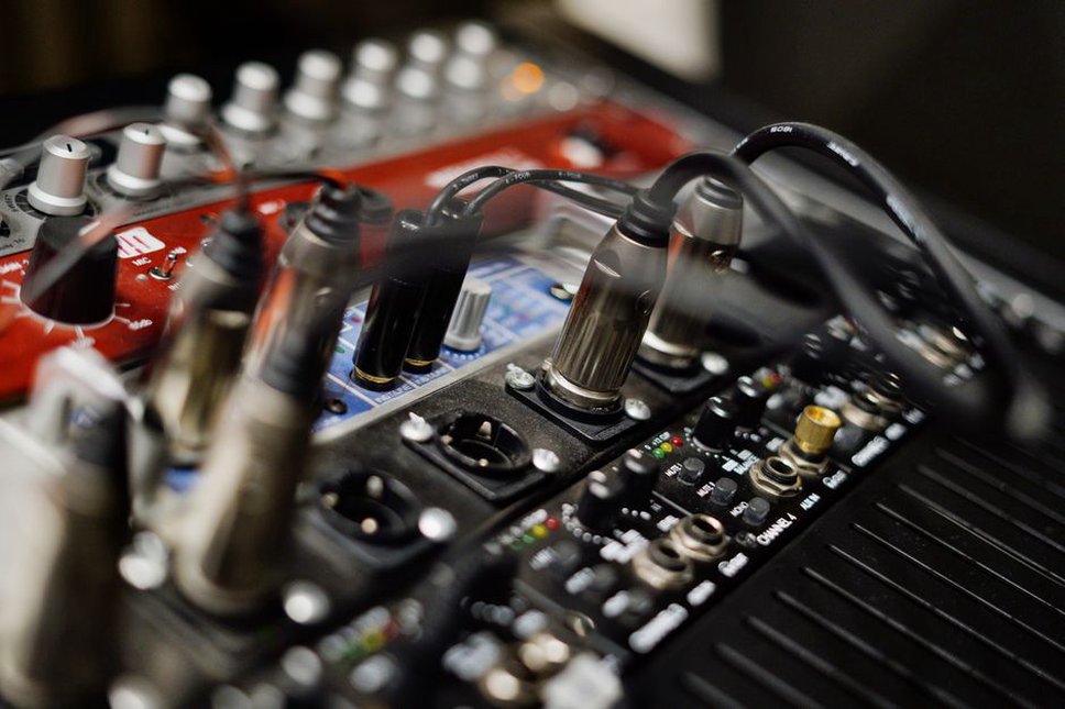 Przewody Symetryczne: Klucz do Czystego Dźwięku w Systemach Audio