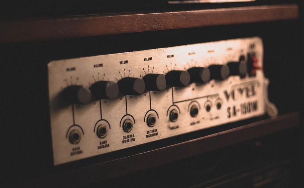 Wpływ jakości zasilania na dźwięk w systemach Hi-Fi
