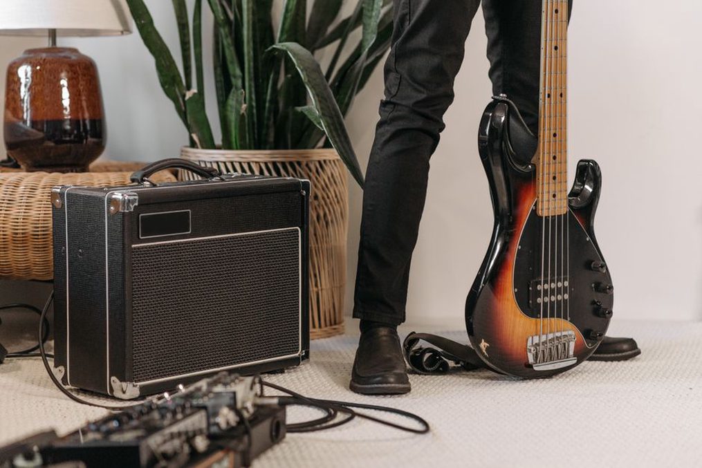 Monobloki w systemie Hi-Fi: jak dobrać moc, impedancję i połączenia