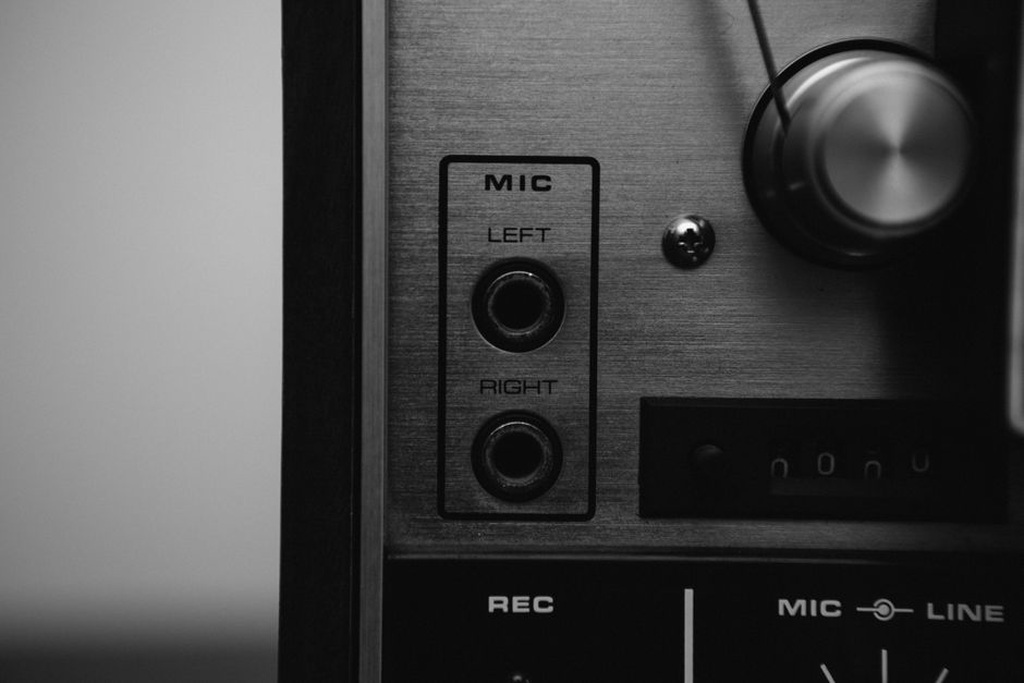 Pętla masy w systemie Hi-Fi: skąd bierze się brum i jak go usunąć bezpiecznie