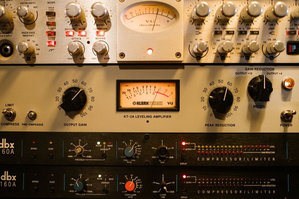XLR czy RCA w domowym Hi-Fi? Kiedy połączenie balansowane ma sens