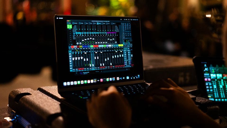 Szum w domowym torze Hi-Fi: jak znaleźć źródło i poprawić poziomy sygnału