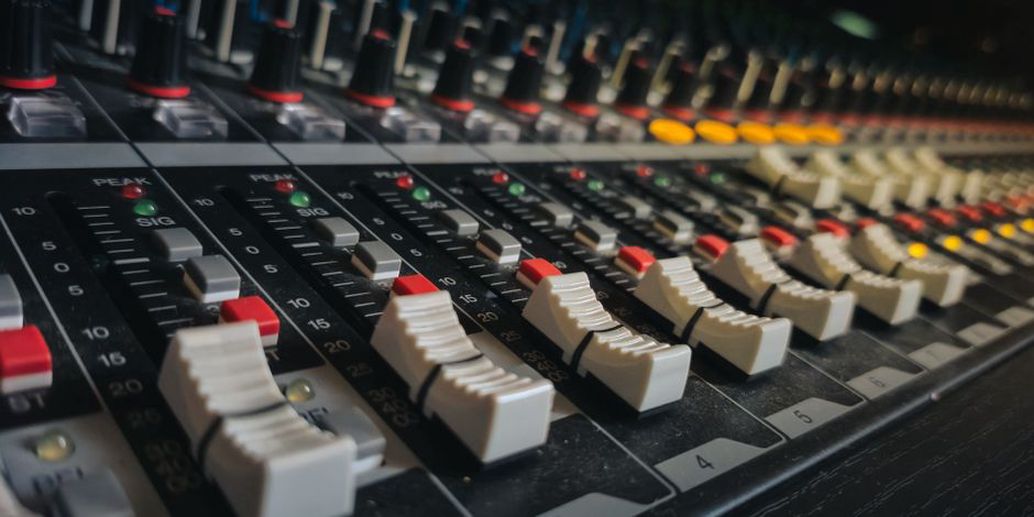 Jak opisać usługę audio, żeby klient wiedział, co zleca