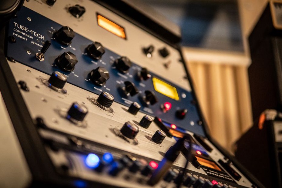 Ustawienia filtrów i poziomów w systemie audio